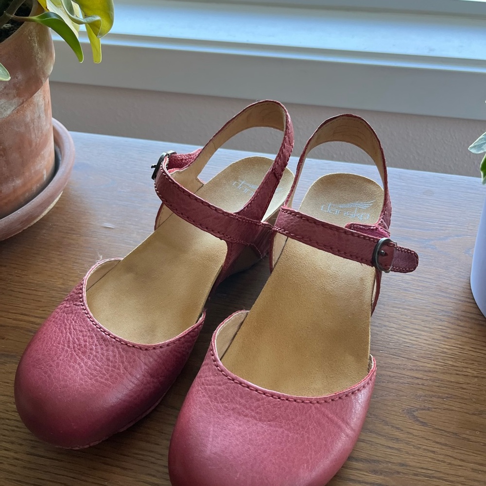 Dansko Mary Jane in Rose